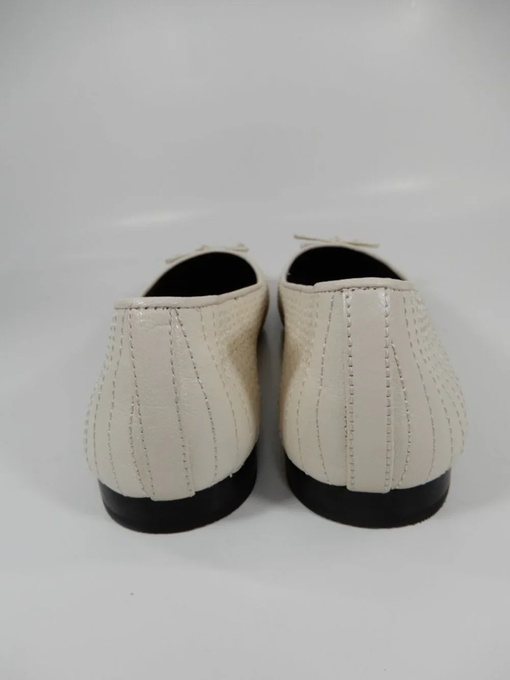 Tory Burch Quilted Cap Toe Ballet Flats Size 8.5 Cream Black Leather Bow NEW